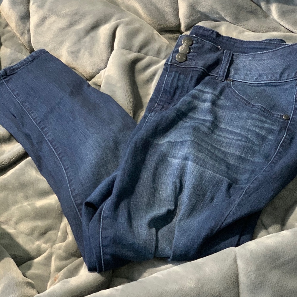 Avenue jegging triple button